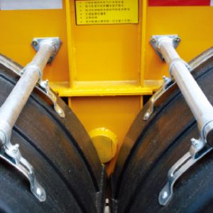 集装箱运输半挂车
