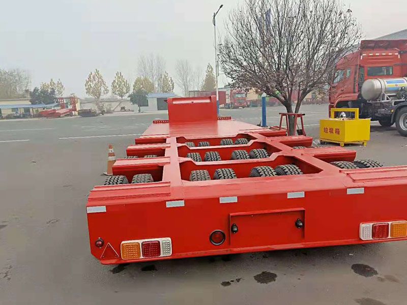 钩机板半挂车
