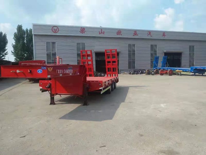 钩机板半挂车